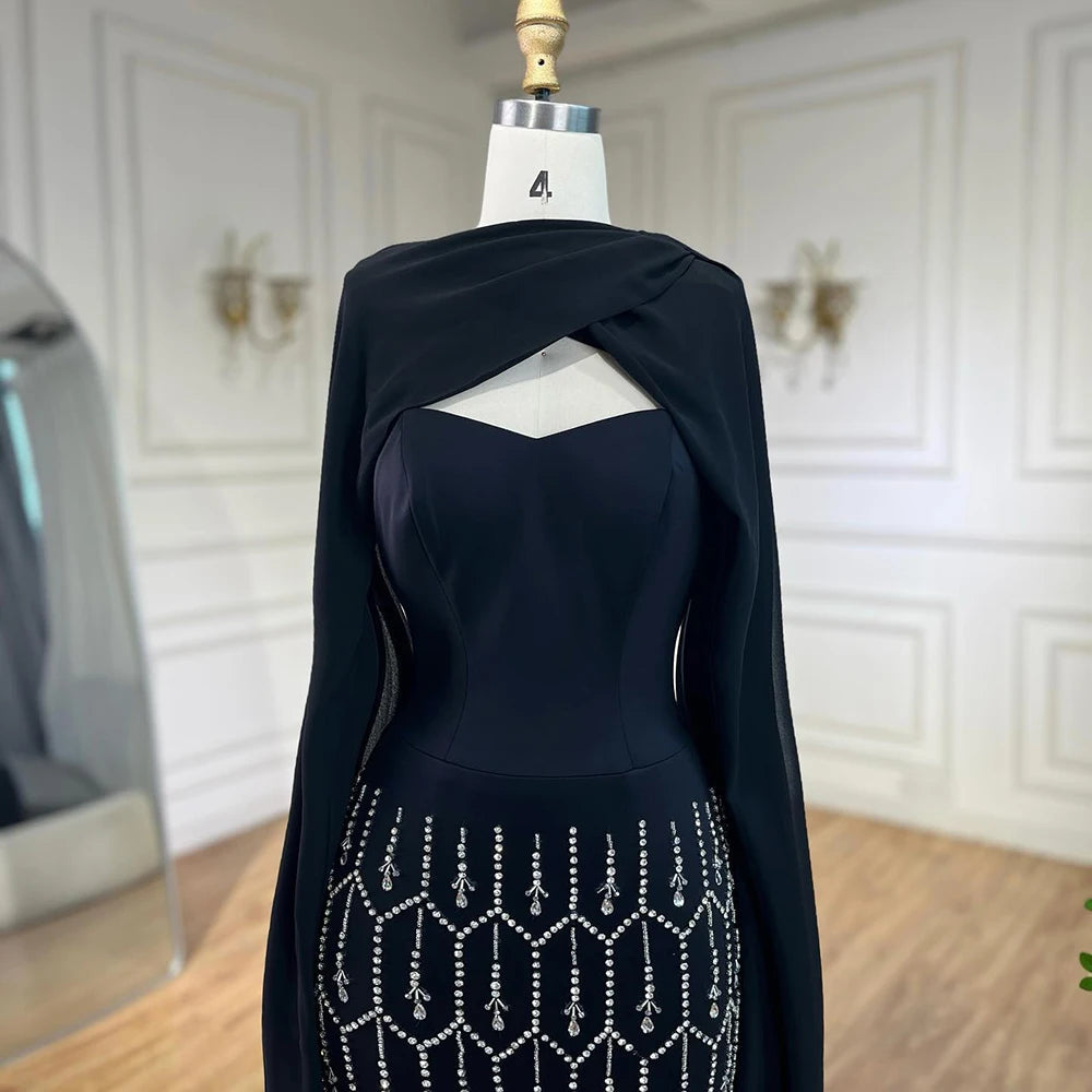 Robe, de pièces détails plume strass